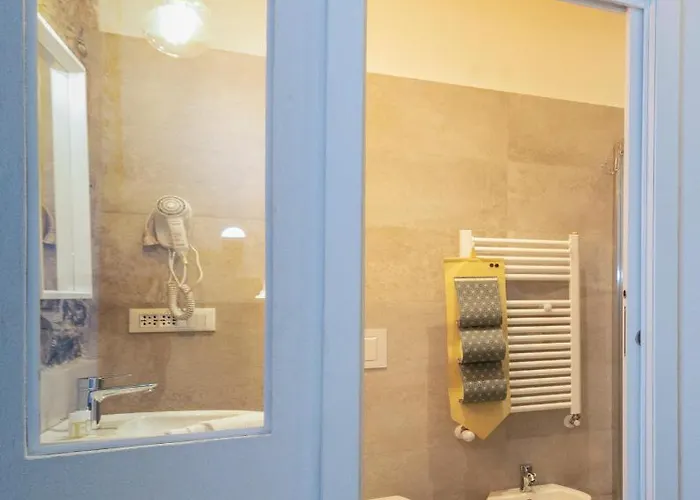 게스트하우스 Superior Del Golfo E Delle 5 Terre 4*